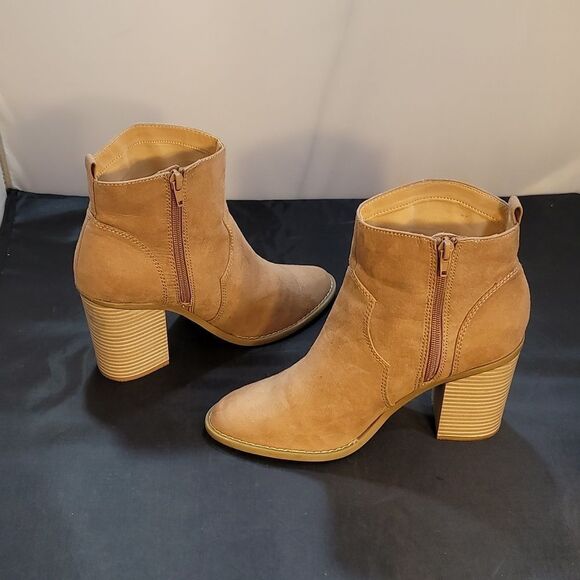 EXPRESS BLOCK HEEL POINTED TOE SLIP-ON WOMEN"S BOOTIE - Picture 7 of 15